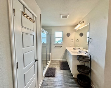 10005 Dalliance Ln - Photo Thumbnail 7