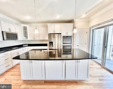 140 Copley Circle - Photo Thumbnail 11