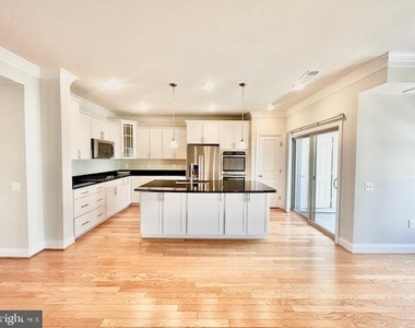 140 Copley Circle - Photo Thumbnail 8