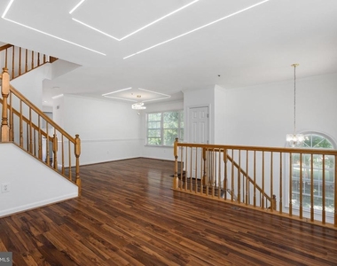 18506 Carriage Walk Circle - Photo Thumbnail 3