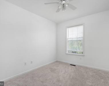 18506 Carriage Walk Circle - Photo Thumbnail 28