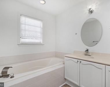 18506 Carriage Walk Circle - Photo Thumbnail 36