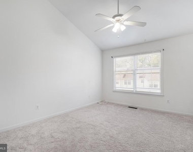 18506 Carriage Walk Circle - Photo Thumbnail 32