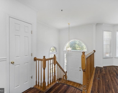18506 Carriage Walk Circle - Photo Thumbnail 2