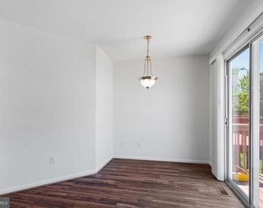 18506 Carriage Walk Circle - Photo Thumbnail 21