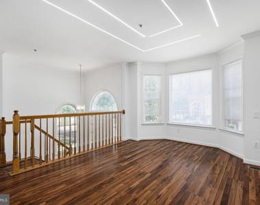 18506 Carriage Walk Circle - Photo Thumbnail 6