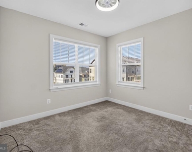 404 Sagan Pl - Photo Thumbnail 15