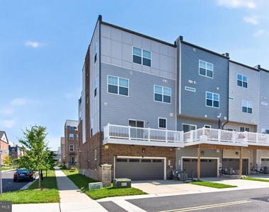 404 Sagan Pl - Photo Thumbnail 1