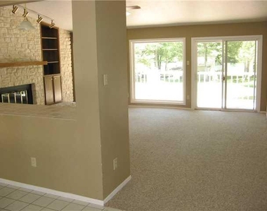 2001 Manana St - Photo Thumbnail 4