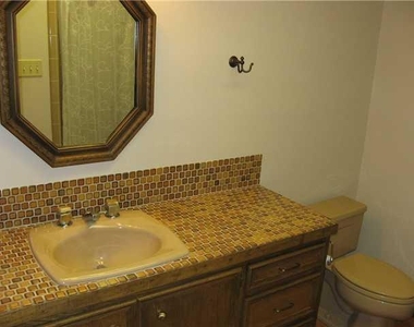 2001 Manana St - Photo Thumbnail 14