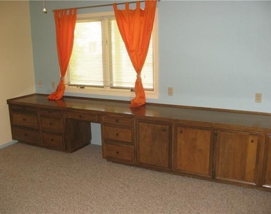 2001 Manana St - Photo Thumbnail 13
