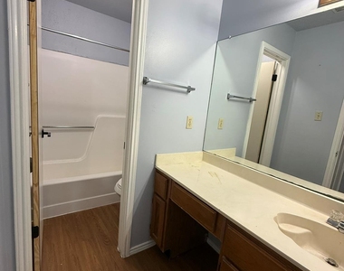 1200 Orchard Park Cir - Photo Thumbnail 6