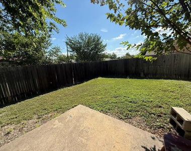 1200 Orchard Park Cir - Photo Thumbnail 8