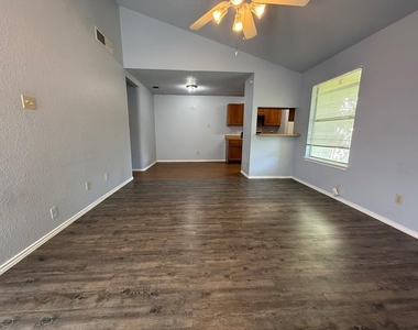 1200 Orchard Park Cir - Photo Thumbnail 2