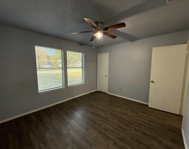 1200 Orchard Park Cir - Photo Thumbnail 7