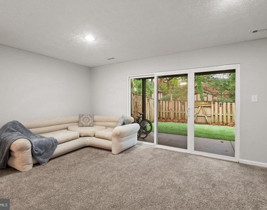 18005 Sunset Lake Court - Photo Thumbnail 28