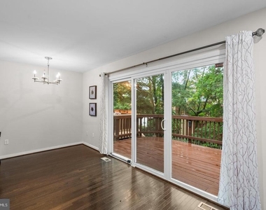 18005 Sunset Lake Court - Photo Thumbnail 14