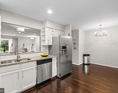 18005 Sunset Lake Court - Photo Thumbnail 13