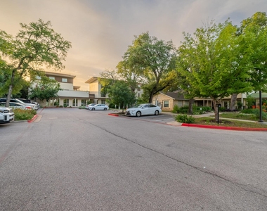 6700 Menchaca Rd Rd - Photo Thumbnail 17