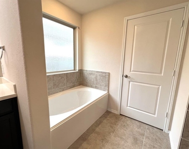 5808 Eden Dr - Photo Thumbnail 10