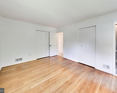 11907 Hunters Lane - Photo Thumbnail 12
