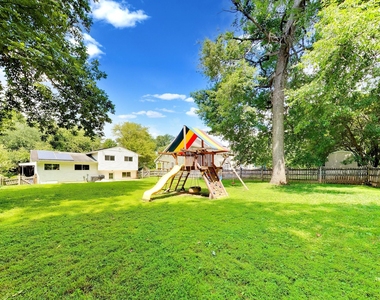 11907 Hunters Lane - Photo Thumbnail 1