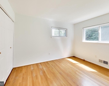 11907 Hunters Lane - Photo Thumbnail 21