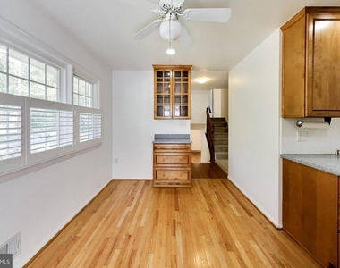 11907 Hunters Lane - Photo Thumbnail 5