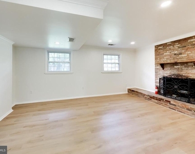 11907 Hunters Lane - Photo Thumbnail 23