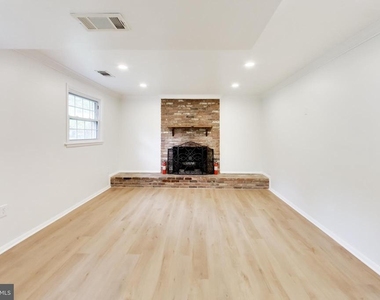 11907 Hunters Lane - Photo Thumbnail 22