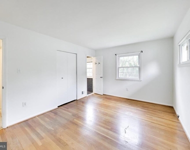11907 Hunters Lane - Photo Thumbnail 13