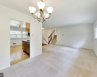 11907 Hunters Lane - Photo Thumbnail 8