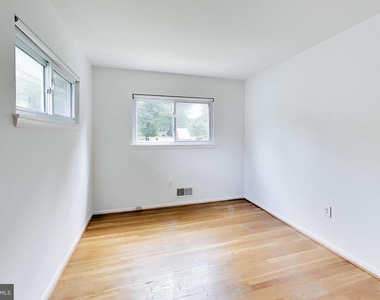 11907 Hunters Lane - Photo Thumbnail 20