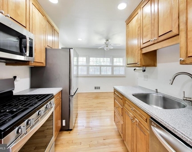 11907 Hunters Lane - Photo Thumbnail 4