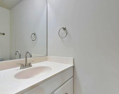 14203 Plum Run Way - Photo Thumbnail 17