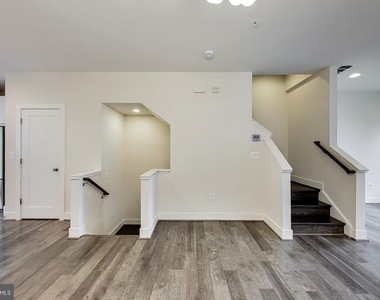 16616 Crabbs Branch Way - Photo Thumbnail 6