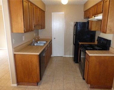 7208 Lilac Ln - Photo Thumbnail 9