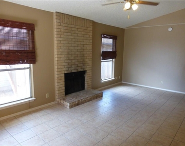 7208 Lilac Ln - Photo Thumbnail 2