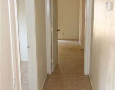 7208 Lilac Ln - Photo Thumbnail 6