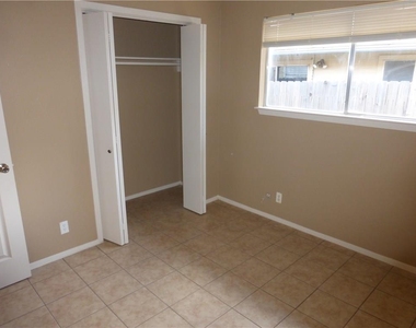 7208 Lilac Ln - Photo Thumbnail 10