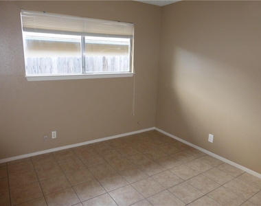 7208 Lilac Ln - Photo Thumbnail 11