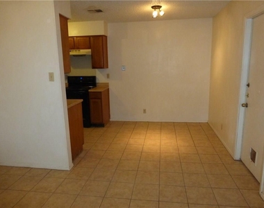 7208 Lilac Ln - Photo Thumbnail 7