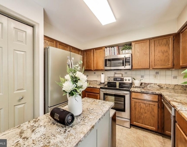 13630 Cedar Creek Lane - Photo Thumbnail 7