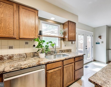 13630 Cedar Creek Lane - Photo Thumbnail 8