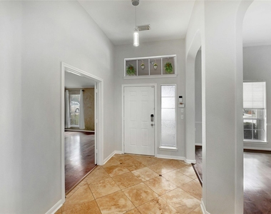 3806 Azur Ln - Photo Thumbnail 10