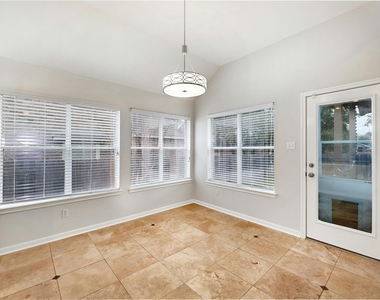 3806 Azur Ln - Photo Thumbnail 15