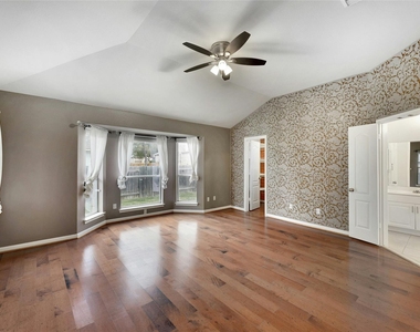 3806 Azur Ln - Photo Thumbnail 17