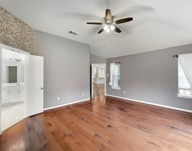 3806 Azur Ln - Photo Thumbnail 18