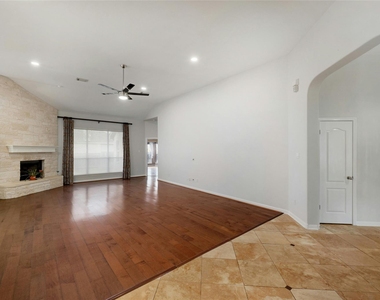 3806 Azur Ln - Photo Thumbnail 5