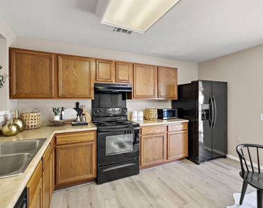 5705 Viewpoint Dr - Photo Thumbnail 8